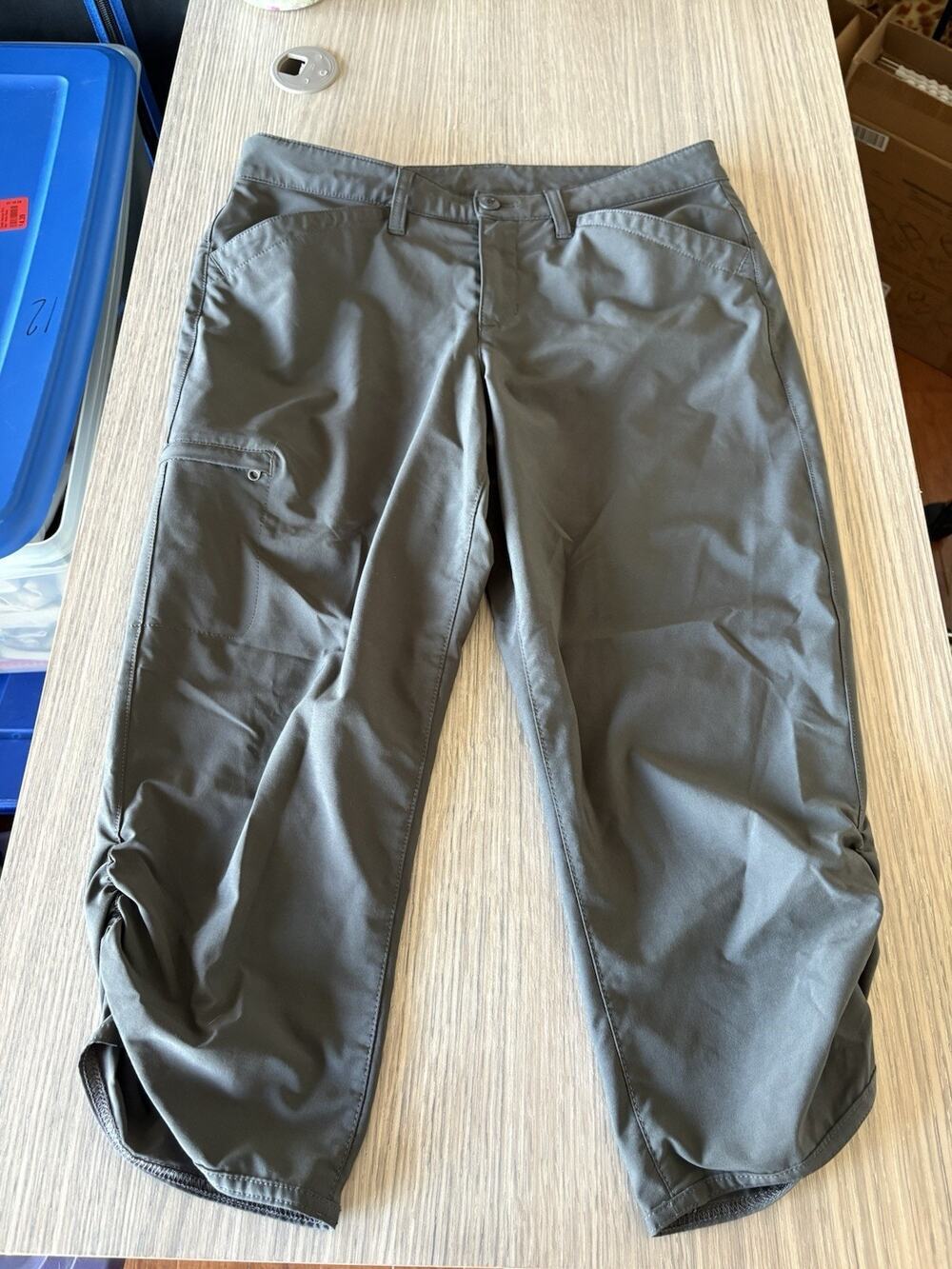 Eddie Bauer Womens 6 Gray Capris Hiking Pants Stretch Outdoor Cargo Cropped